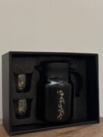 A distinctive coffee pot<br><div id="simple-translate" class="simple-translate-system-theme"><div><div class="simple-translate-button isShow" style="background-image: url('chrome-extension://ibplnjkanclpjokhdolnendpplpjiace/icons/512.png'); height: 22px; width: 22px; top: 18px; left: 102px;"> </div><div class="simple-translate-panel " style="width: 300px; height: 200px; top: 0px; left: 0px; font-size: 13px;"><div class="simple-translate-result-wrapper" style="overflow: hidden;"><div class="simple-translate-move" draggable="true"> </div><div class="simple-translate-result-contents"><p class="simple-translate-result" dir="auto"> <br></p><p class="simple-translate-candidate" dir="auto"> <br></p></div></div></div></div></div> - Image 2