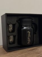 A distinctive coffee pot<br><div id="simple-translate" class="simple-translate-system-theme"><div><div class="simple-translate-button isShow" style="background-image: url('chrome-extension://ibplnjkanclpjokhdolnendpplpjiace/icons/512.png'); height: 22px; width: 22px; top: 18px; left: 102px;"> </div><div class="simple-translate-panel " style="width: 300px; height: 200px; top: 0px; left: 0px; font-size: 13px;"><div class="simple-translate-result-wrapper" style="overflow: hidden;"><div class="simple-translate-move" draggable="true"> </div><div class="simple-translate-result-contents"><p class="simple-translate-result" dir="auto"> <br></p><p class="simple-translate-candidate" dir="auto"> <br></p></div></div></div></div></div> - Image 4