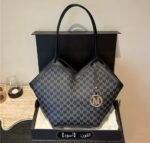 A distinctive women's handbag - Image 2