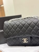 حقيبة يد نسائية