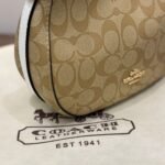 حقيبة يد نسائية