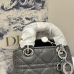 حقيبة يد نسائية