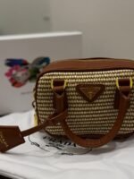 ⁦حقيبةً يد نسائية⁩ - الصورة ⁦8⁩