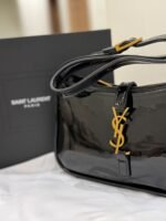 حقيبة يد نسائية